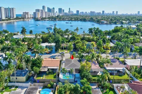 825 Harrison Street Hollywood FL 33019