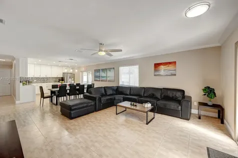 825 Harrison Street Hollywood FL 33019