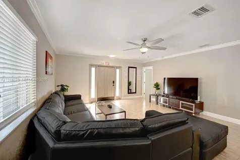 825 Harrison Street Hollywood FL 33019