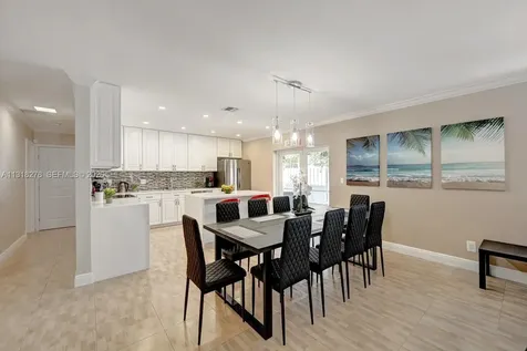 825 Harrison Street Hollywood FL 33019