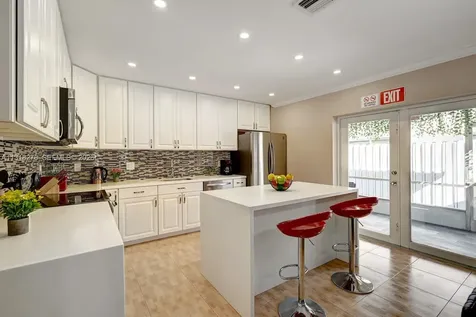 825 Harrison Street Hollywood FL 33019