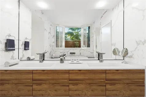 300 S Pointe Drive Miami Beach FL 33139
