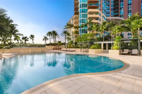 300 S Pointe Drive Miami Beach FL 33139