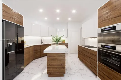 300 S Pointe Drive Miami Beach FL 33139