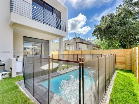 3118 Carter Street Miami FL 33133