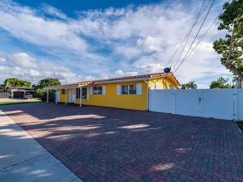 7490 Buchanan Street Hollywood FL 33024