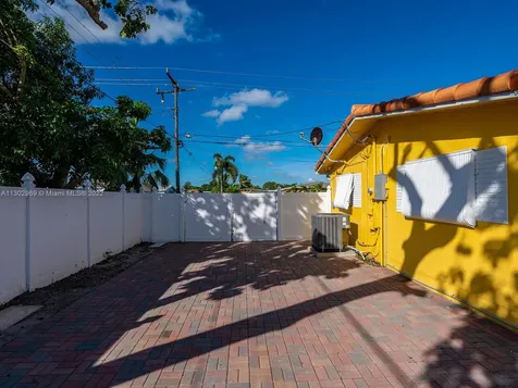 7490 Buchanan Street Hollywood FL 33024
