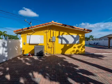 7490 Buchanan Street Hollywood FL 33024