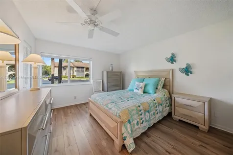 341 Pine Ridge Circle Green Acres FL 33463