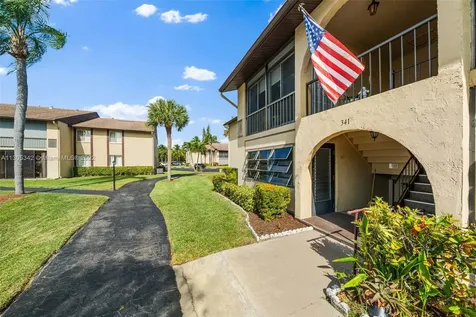 341 Pine Ridge Circle Green Acres FL 33463