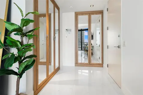 2201 Collins Avenue Miami Beach FL 33139