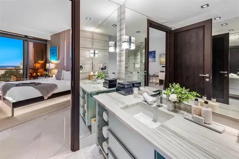 2201 Collins Avenue Miami Beach FL 33139