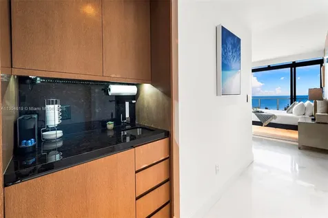 2201 Collins Avenue Miami Beach FL 33139