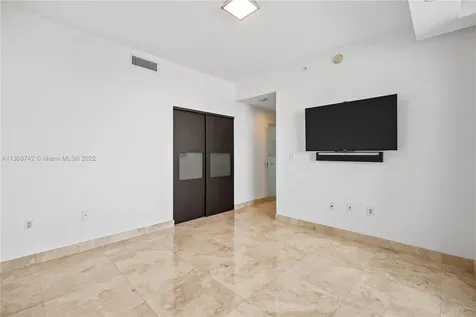 900 Biscayne Boulevard Miami FL 33132