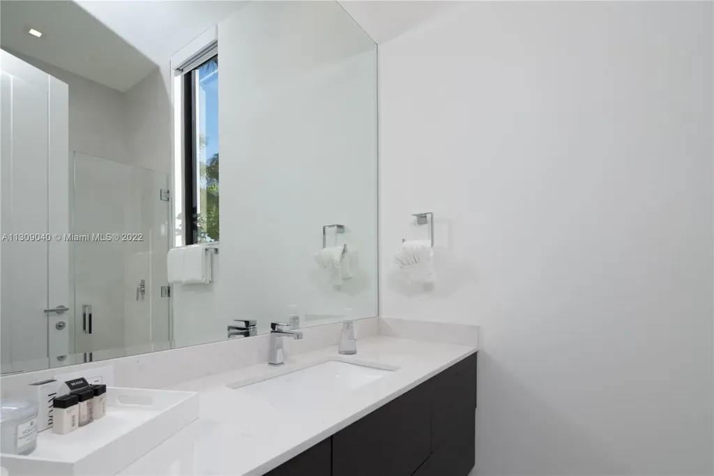 128 Fiesta Way Fort Lauderdale FL 33301