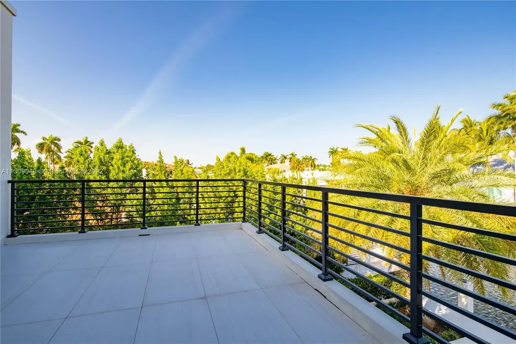 128 Fiesta Way Fort Lauderdale FL 33301