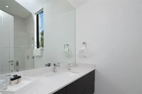 128 Fiesta Way Fort Lauderdale FL 33301