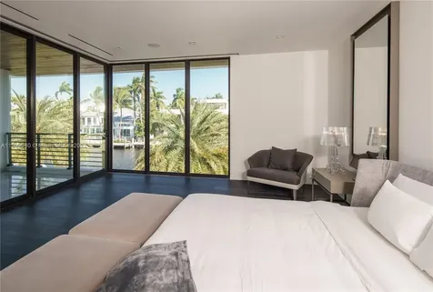 128 Fiesta Way Fort Lauderdale FL 33301