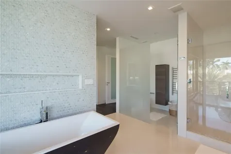 128 Fiesta Way Fort Lauderdale FL 33301