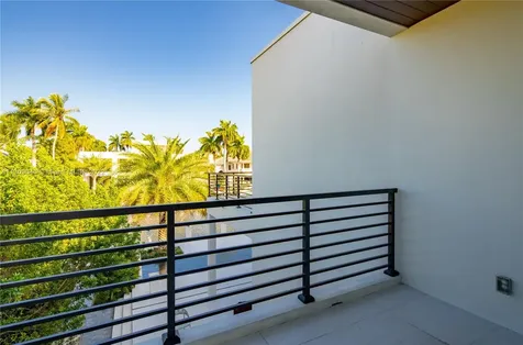 128 Fiesta Way Fort Lauderdale FL 33301
