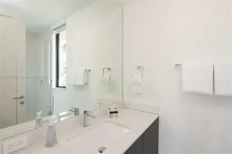 128 Fiesta Way Fort Lauderdale FL 33301