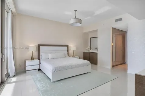 18975 Collins Avenue Sunny Isles Beach FL 33160