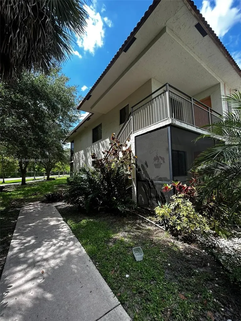 405 Lakeview Drive Weston FL 33326