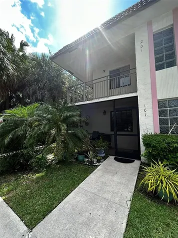 405 Lakeview Drive Weston FL 33326