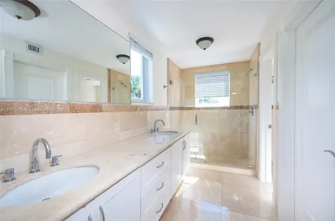 541 S Mashta Drive Key Biscayne FL 33149