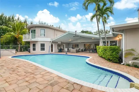2500 NE 199th Street Miami FL 33180
