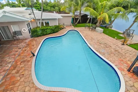 2500 NE 199th Street Miami FL 33180