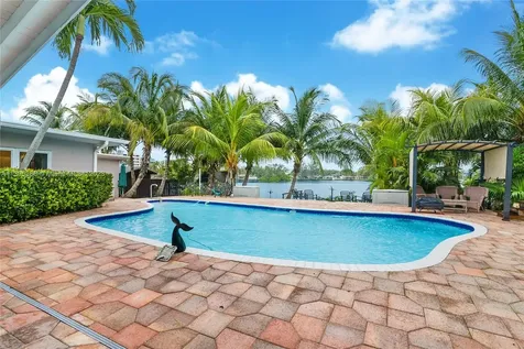 2500 NE 199th Street Miami FL 33180