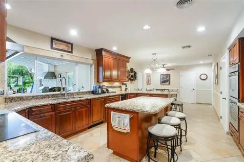 2500 NE 199th Street Miami FL 33180