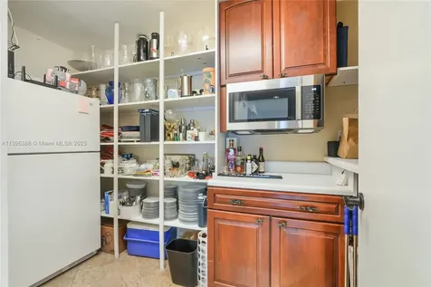 2500 NE 199th Street Miami FL 33180