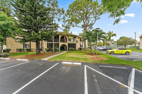 307 Pine Ridge Circle Green Acres FL 33463
