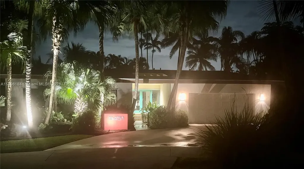 9451 E Calusa Club Drive Miami FL 33186