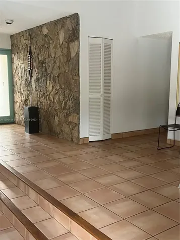9451 E Calusa Club Drive Miami FL 33186