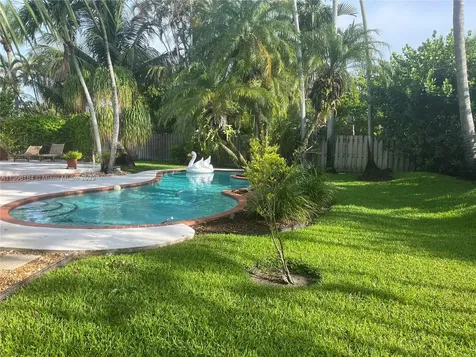 9451 E Calusa Club Drive Miami FL 33186