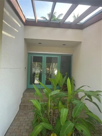 9451 E Calusa Club Drive Miami FL 33186