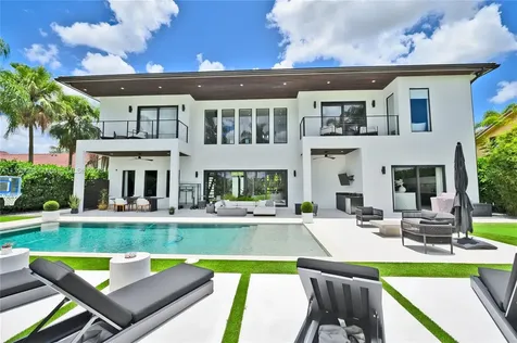 10151 SW 3rd Street Plantation FL 33324