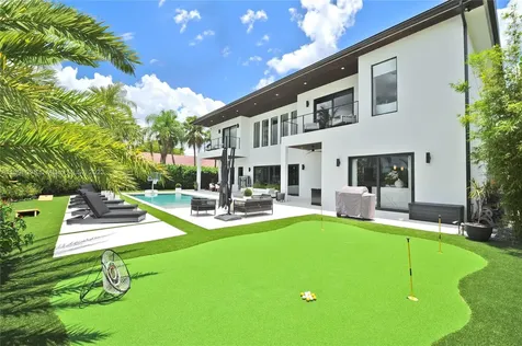 10151 SW 3rd Street Plantation FL 33324