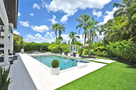 10151 SW 3rd Street Plantation FL 33324