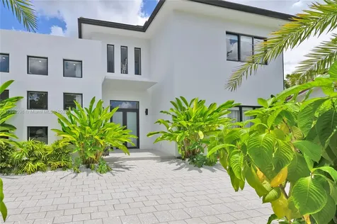 10151 SW 3rd Street Plantation FL 33324
