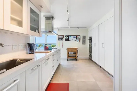 615 Ocean Drive Key Biscayne FL 33149