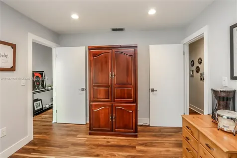 7811 SW 119th Road Miami FL 33183