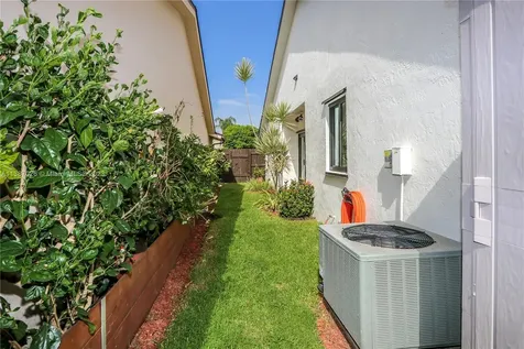 7811 SW 119th Road Miami FL 33183