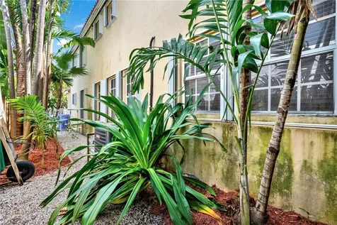 2802 W Trade Avenue Miami FL 33133