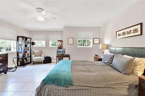 2802 W Trade Avenue Miami FL 33133