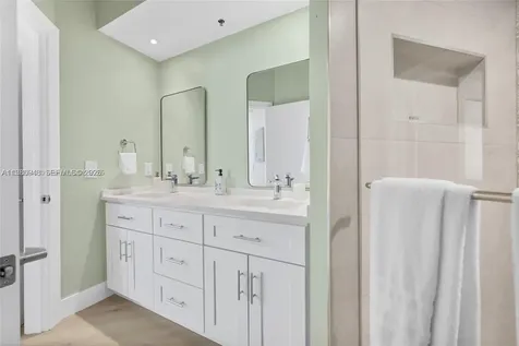 3255 NE 184th Aventura FL 33160