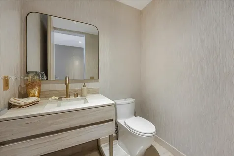 18975 Collins Avenue Sunny Isles Beach FL 33160